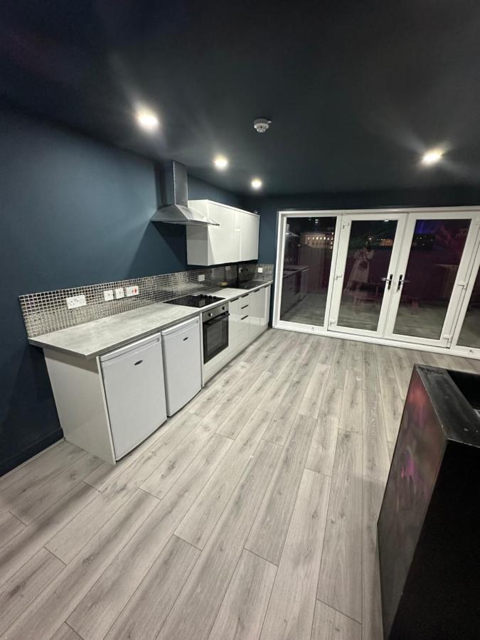 Penthouse Apartment, Sleeps 21 With Terrace 리버풀 외부 사진